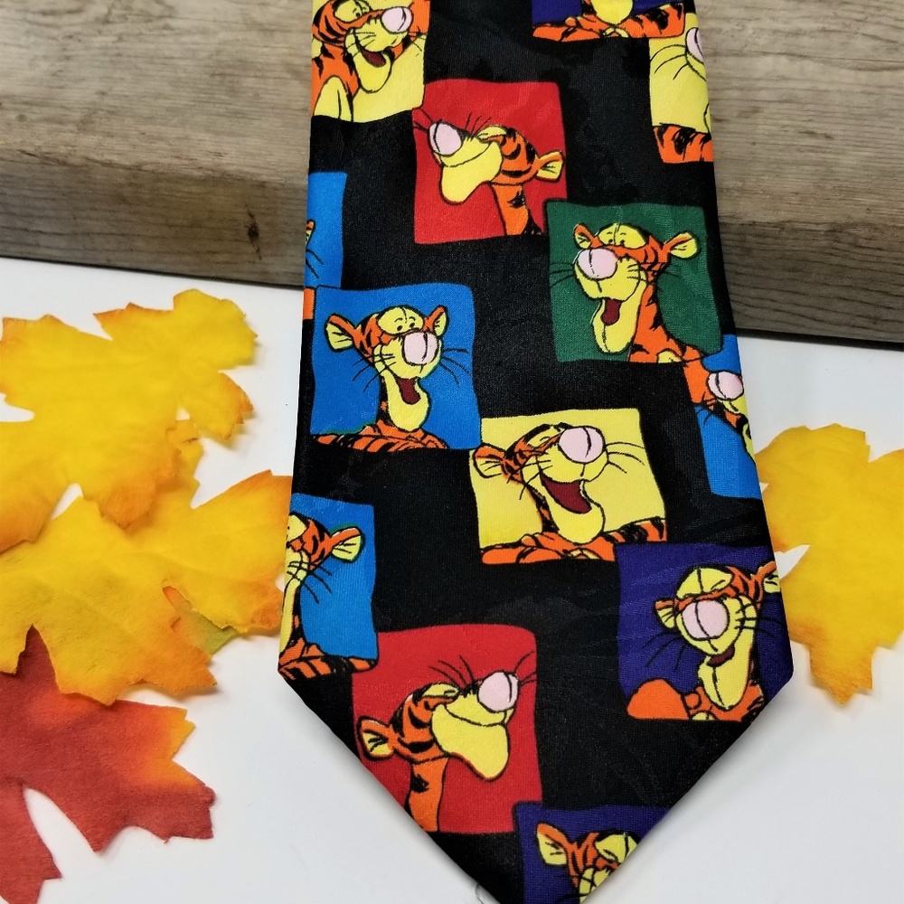 Disney Tigger Winnie the Pooh Men's Tie Disney